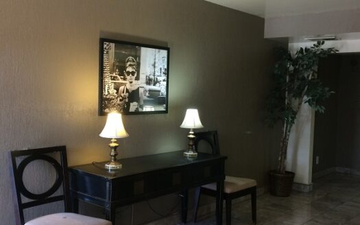 Lovely Apartment in the Heart of Hollywood!