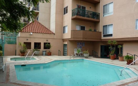 Beautiful Apartments in the Heart of Hollywood!