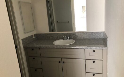 Beautiful Apartments in the Heart of Hollywood!