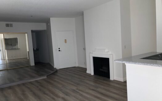 Beautiful Apartments in the Heart of Hollywood!
