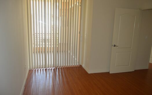 Contemporary 3 Bedroom 2 Bathroom Apartment in Panorama City