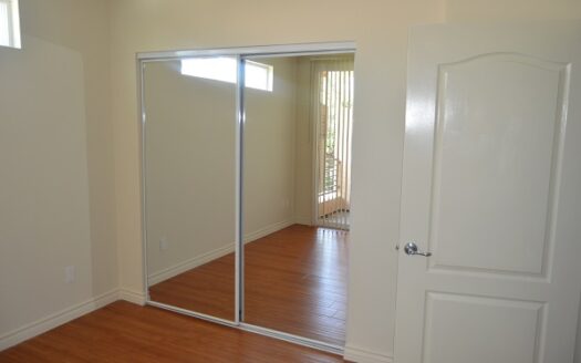 Contemporary 3 Bedroom 2 Bathroom Apartment in Panorama City