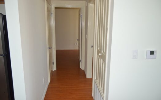 Contemporary 3 Bedroom 2 Bathroom Apartment in Panorama City