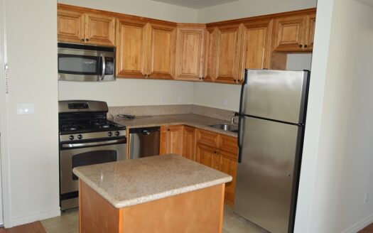 Contemporary 3 Bedroom 2 Bathroom Apartment in Panorama City