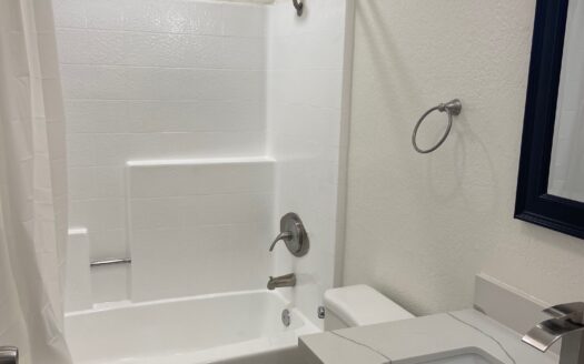 Beautiful Apartment Complex in Van Nuys!