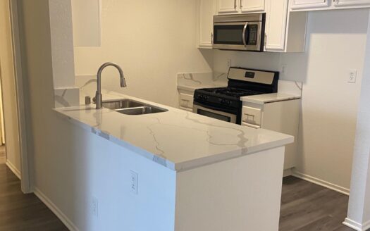 Beautiful Apartment Complex in Van Nuys!
