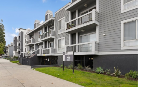 Beautiful Apartment Complex in Van Nuys!